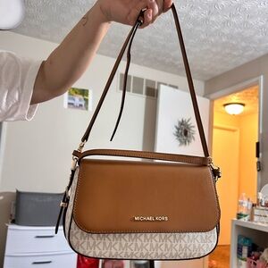 Michael Michael Kors
Michael Michael Kors Bedford Legacy Crossbody Bag